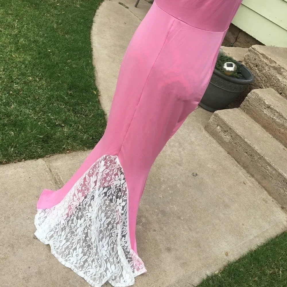 Beautiful Vintage Lace Gown L